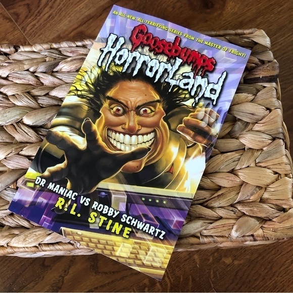 Goosebumps: Horrorland: Dr. Maniac vs. Robby Schwartz by: R.L. Stine, paperback - Picture 1 of 5